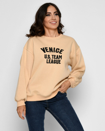 Теплый свитшот на флисе с вышивкой "Venice" 52337, Цвет: Кемел, Размер: S