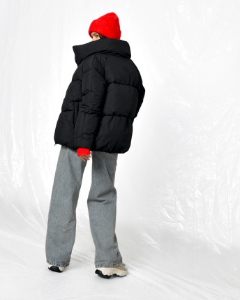 Стильний короткий пуховик чорного кольору 56093, Колір: Чорний, Розмір: XS, зображення 6