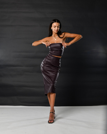 Женский костюм бургунди из матовой экокожи: топ и юбка 56157, Цвет: Бургунди, Размер: S, изображение 3