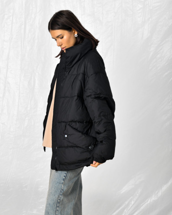 Легка жіноча куртка чорного кольору 55470, Колір: Чорний, Розмір: S, зображення 4