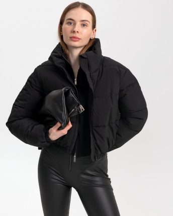 Коротка демісезонна куртка чорного кольору 55884, Колір: Чорний, Розмір: XS