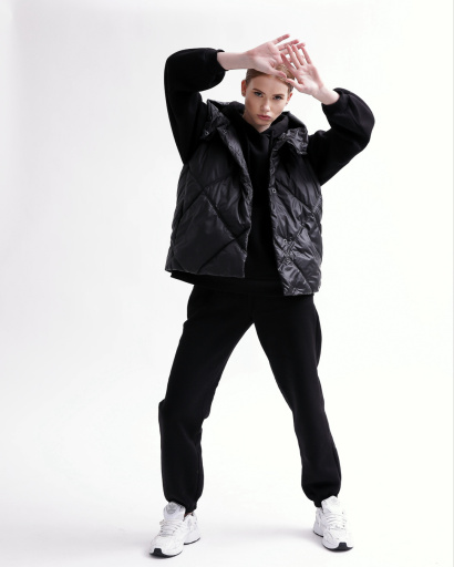 Женский стеганый жилет черного цвета 55465, Цвет: Черный, Размер: L, изображение 3