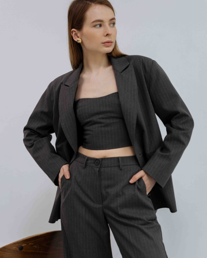 Женский серый костюм-тройка из пиджака, брюк и топа 56146, Цвет: Серый, Размер: S, изображение 2