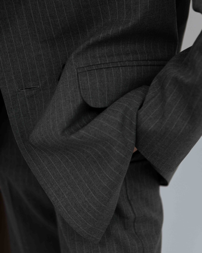 Женский серый костюм-тройка из пиджака, брюк и топа 56146, Цвет: Серый, Размер: S, изображение 7