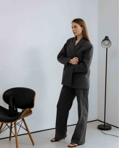 Женский серый костюм-тройка из пиджака, брюк и топа 56146, Цвет: Серый, Размер: S, изображение 11