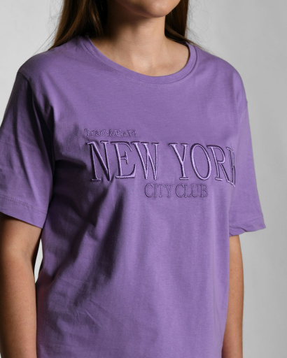 Жіноча бузкова футболка Standart з вишивкою New York 57920, Колір: Лавандовий, Розмір: S, зображення 2