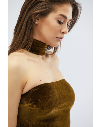 Вельветовое платье бандо с чокером 32497, Цвет: Оливковый, Размер: S, изображение 4