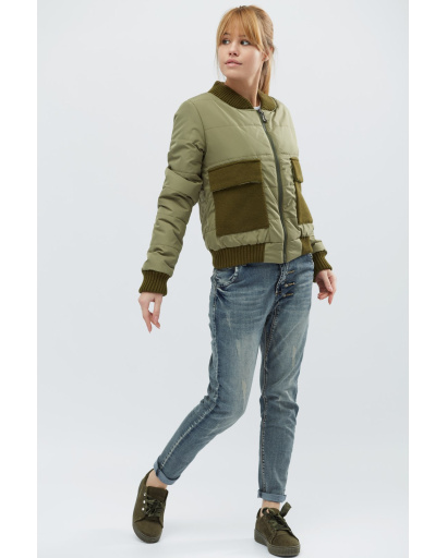 Коротка куртка з великими накладними кишенями кольору авокадо 32122, Колір: Зелений, Розмір: S, зображення 2
