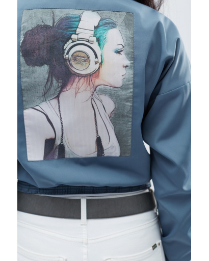 Коротка куртка кольору джинс з малюнком на спині 32140, Колір: Джинс, Розмір: L, зображення 4