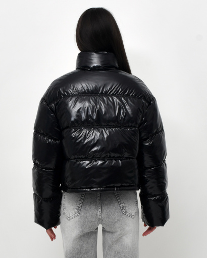 Жіноча весняна пухова куртка коротка, чорна лакова 57278, Колір: Чорний, Розмір: XS, зображення 2